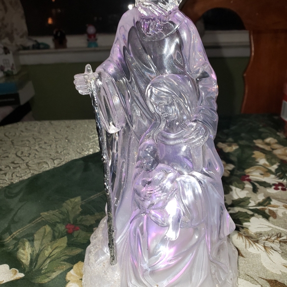 The Nativity Joseph Mary Jesus Plastic Rotating color - Picture 2 of 4